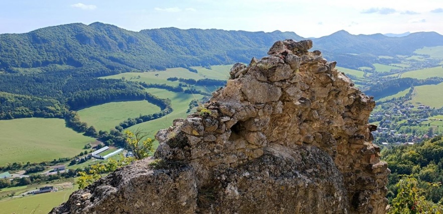 csodalatos szulyói panoráma kilátópont a hegygerincen vezető túra útvonalon